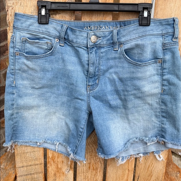 American Eagle Super Stretch Shorts Size 12 - Picture 5 of 9